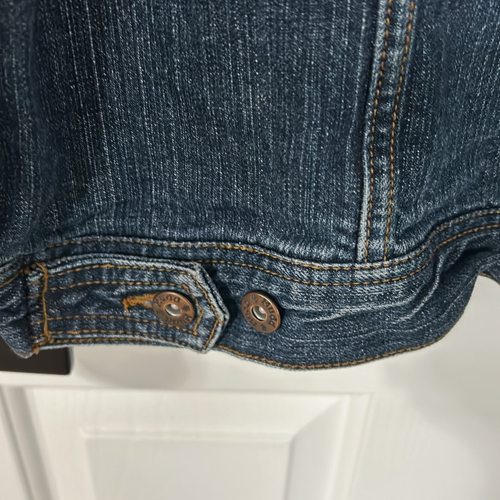 Women’s darker wash jean jacket - Picture 5 of 7